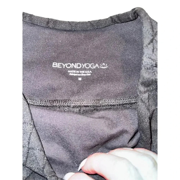 Beyond Yoga “Can’t  Quilt You” high rise Texture Yoga Pants/Leggings Black  M - Picture 6 of 7